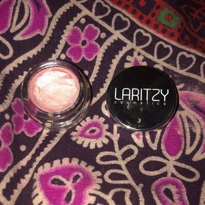Laritzy Cosmetics dew pot highlighter
